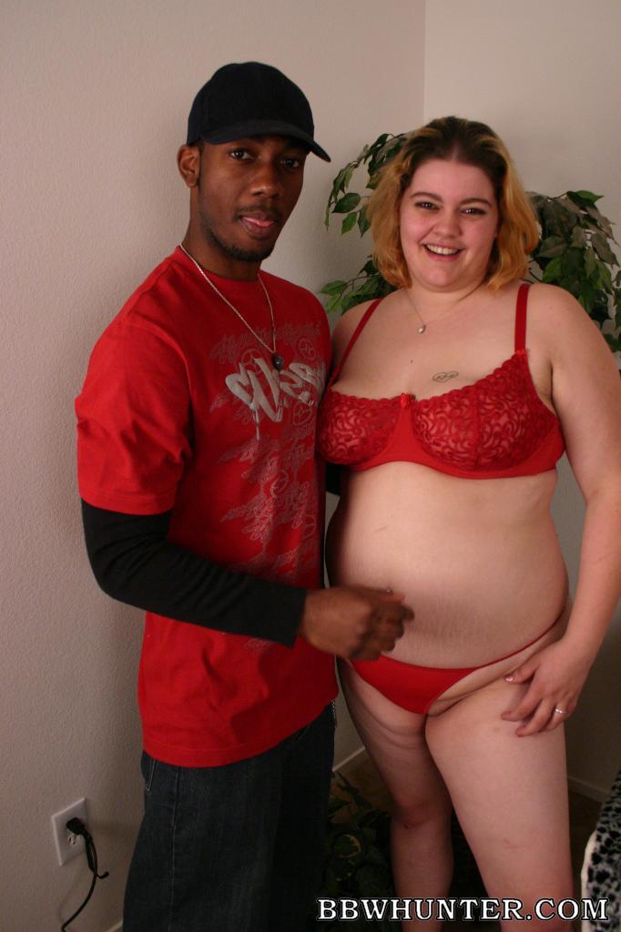 Drew BBW pornstar huge blonde babe posing seductively showing her curvy figure